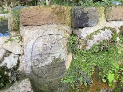Era di propriet� della famiglia Rainone, di cui reca ancora lo stemma con stella centrale, risalente al 1772 